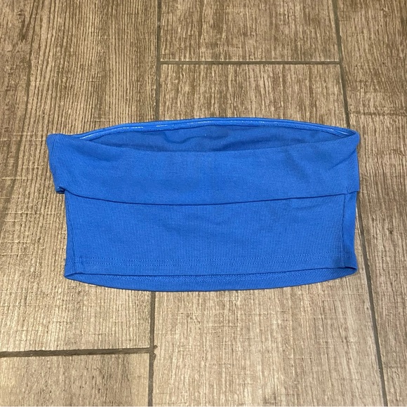 Blue Strapless Crop Top 💙 - Picture 4 of 5